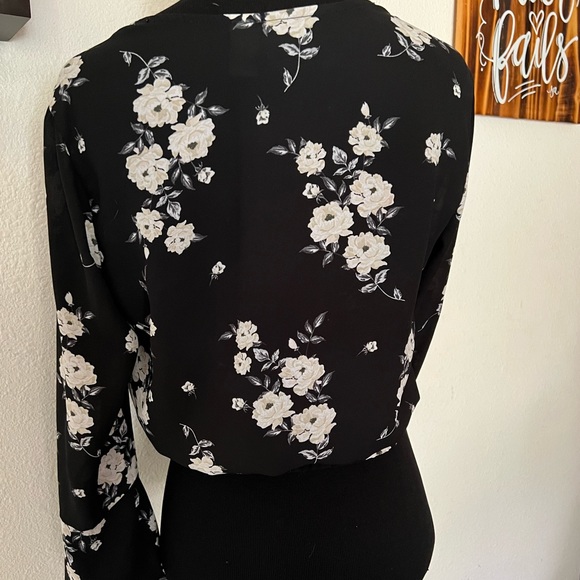 Black floral crop top - Picture 3 of 4